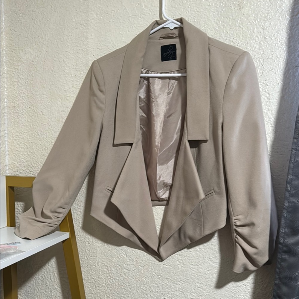 Elegant Beige Women's Jacket